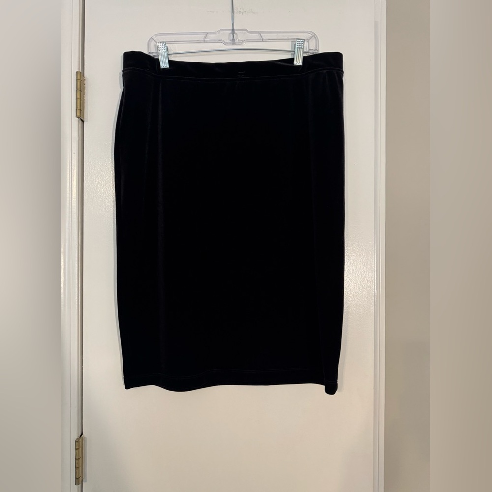 NWT Chico's Classic velvet Black Pencil Skirt stretches office business casual